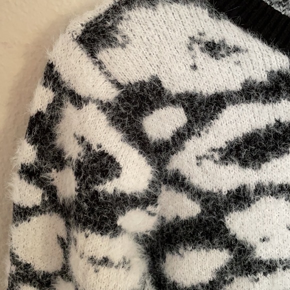 Animal print fluffy sweater - Picture 3 of 4